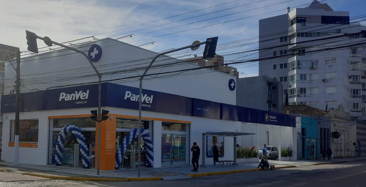 Loja Panvel reabre em novo endereço no Centro de Pelotas