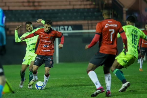 Brasil começa a decidir contra o Água Santa uma vaga nas oitavas de final