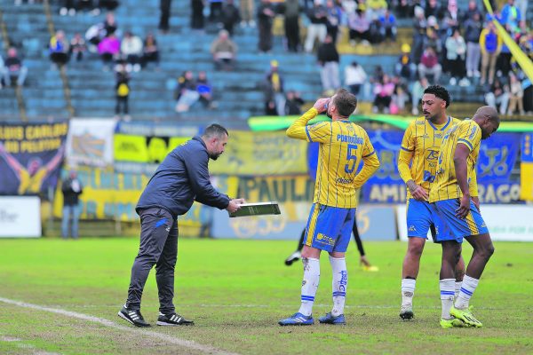 Contra o Inter-SM, Pelotas abre mata-mata valendo um lugar na elite