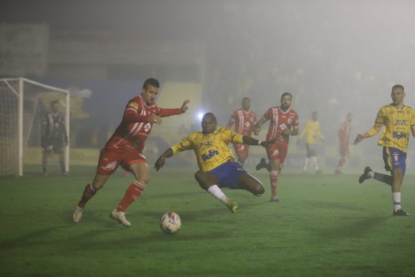 Lobo decide acesso contra o Inter-SM