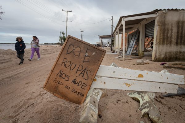 Moradores do Pontal da Barra seguem fora de casa