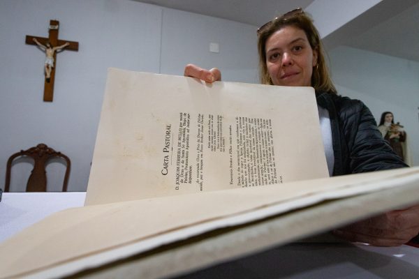 Mnemosine entrega de acervo histórico à Igreja do Porto