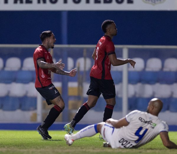 De virada, Brasil vence o Água Santa por 2 a 1