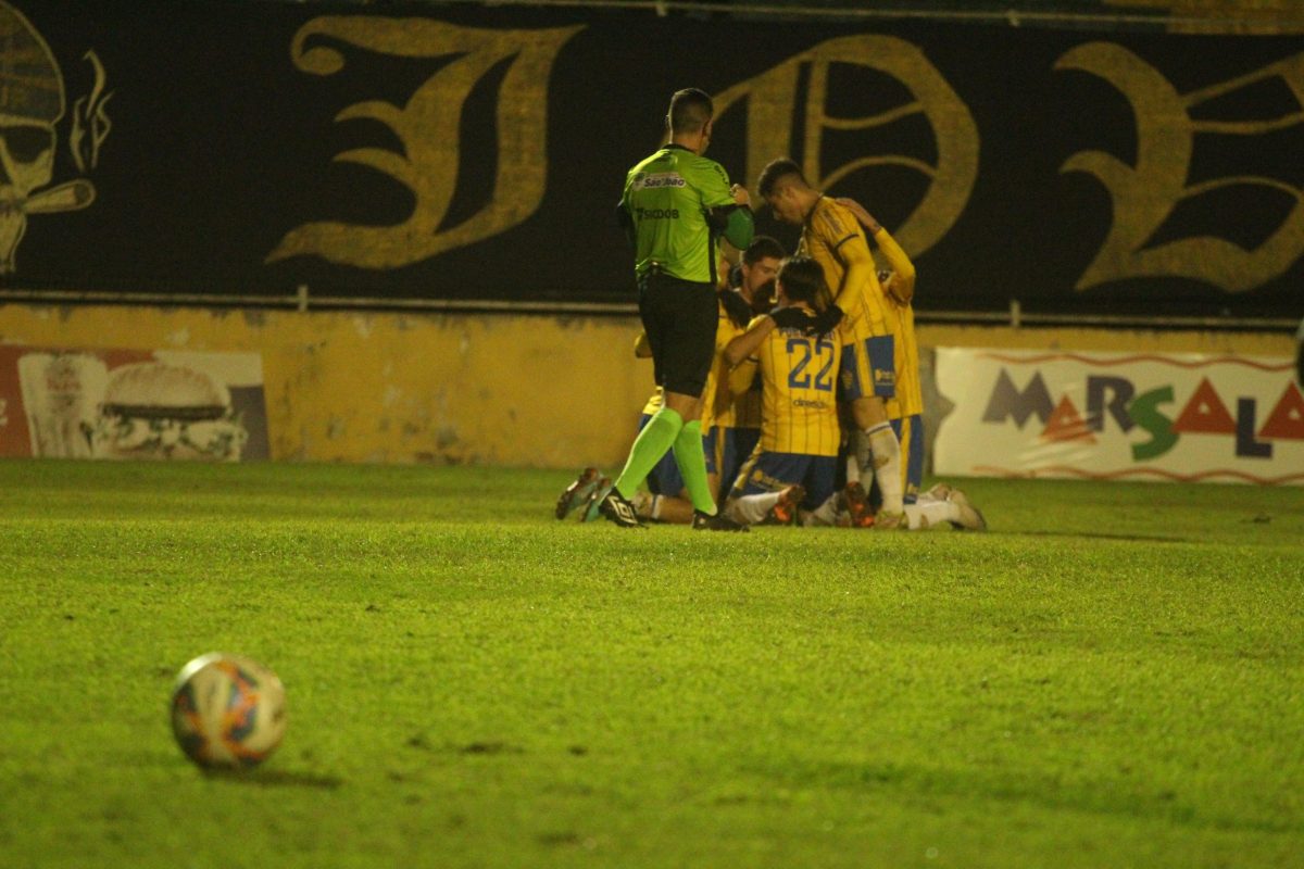 Diretor do Pelotas garante sequência do técnico, mas critica desempenho contra o Bagé: “Fraquíssimo”