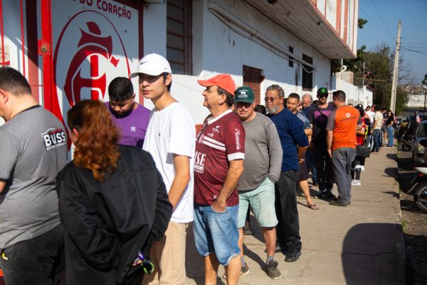 Torcida do Inter-SM já comprou cerca de quatro mil ingressos para jogo contra o Lobo