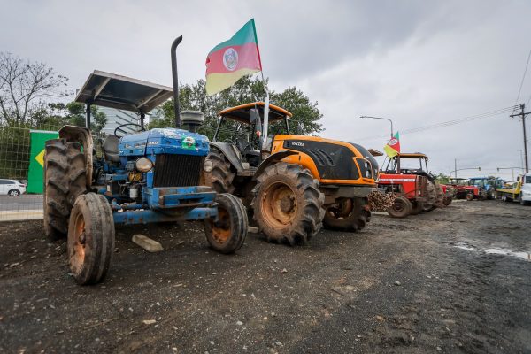 Agricultores seguem realizando tratoraços na região