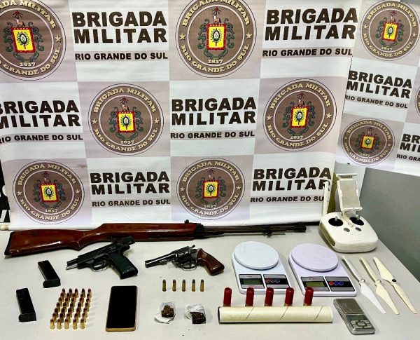 Dupla é presa com armas e drogas em Rio Grande