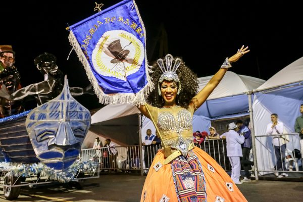 Noite para reverenciar as tradições do Academia do Samba