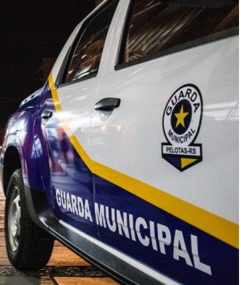 Homem é baleado no pátio de casa em Pelotas