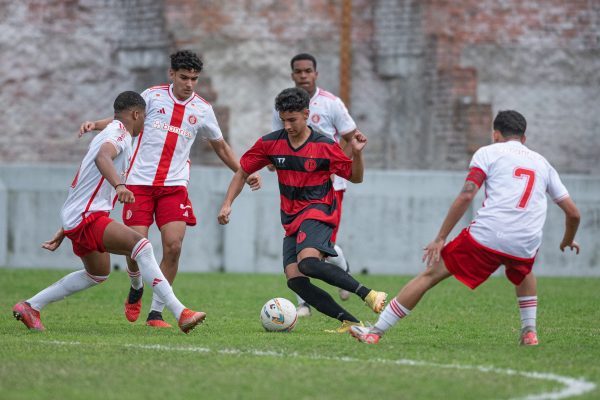 Progresso leva 2 a 1 do Inter em jogo de ida da semifinal