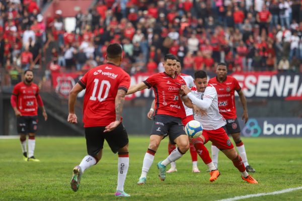 Araújo deve desfalcar Brasil contra o Brasiliense