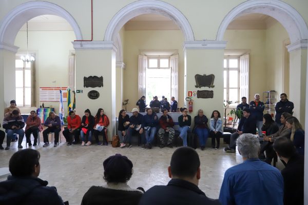 Pescadores do Pontal da Barra protestam e audiência com prefeita fica para esta quarta