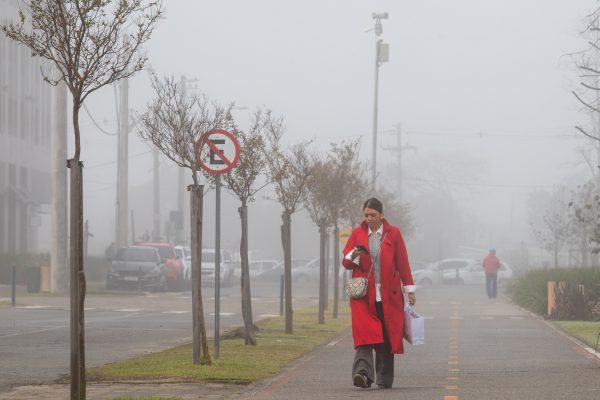 Frente fria chega ao Estado e pode chover na Zona Sul