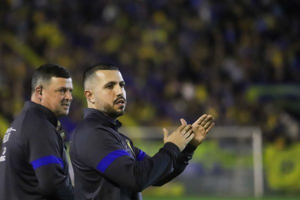 Ariel Lanzini diz ter iniciado conversas para seguir no Pelotas