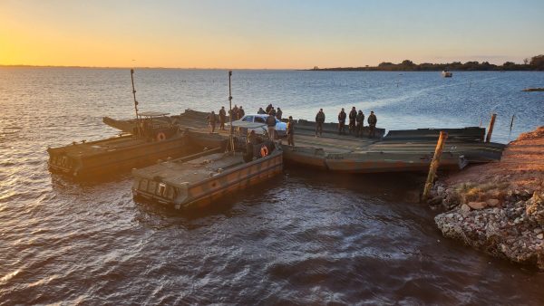 Balsa emergencial à Ilha dos Marinheiros volta a operar