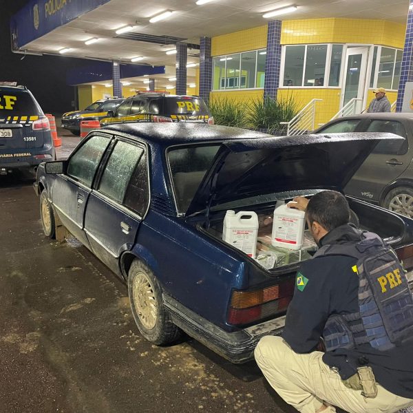 PRF prende contrabandista com carro carregado de agrotóxicos em Pelotas