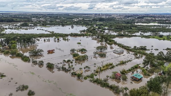 Cheia do Arroio Pelotas assusta população