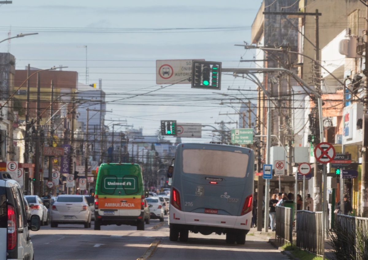 Lei do corredor de ônibus começa a valer nesta segunda-feira