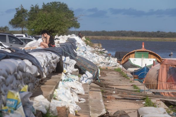 Moradores do Quadrado pedem retirada de sacos de areia