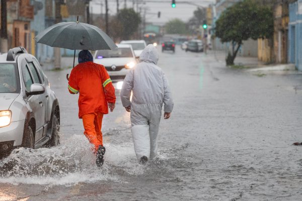 Chuva volta a causar alagamentos em Pelotas