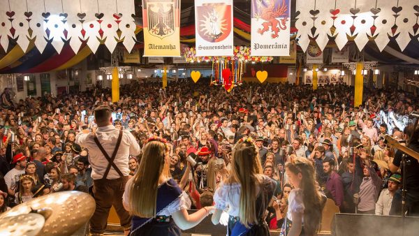 35ª Südoktoberfest celebra 200 anos da imigração alemã