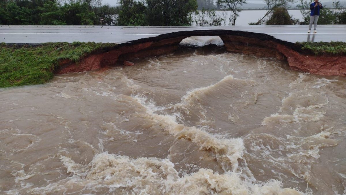 Trecho da BR-116 em Camaquã está interditado