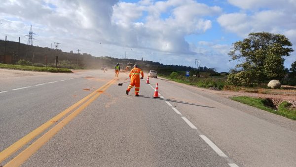 Dois caminhões colidem no quilômetro 122 da BR-392, em Canguçu