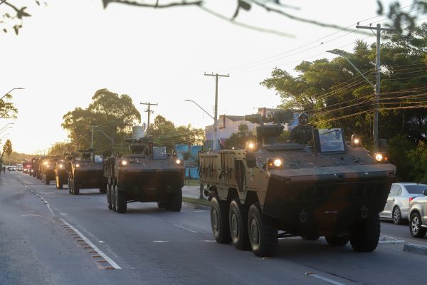 Chegada dos corpos das vítimas mobiliza a cidade