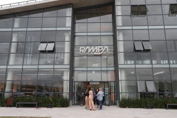 Hub de inovação Rampa é inaugurado no bairro Quartier