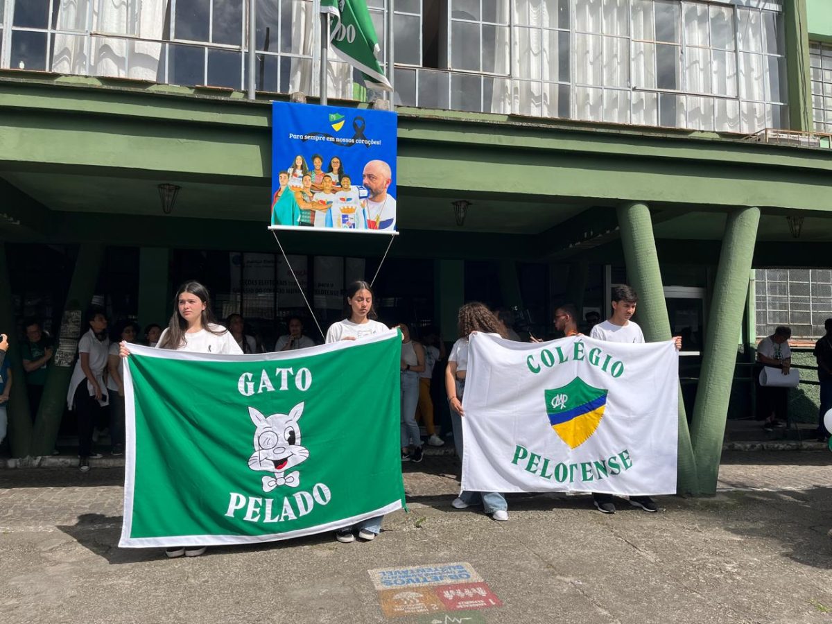 Colégio Pelotense presta homenagem às vítimas do acidente com a equipe do Remar para o Futuro