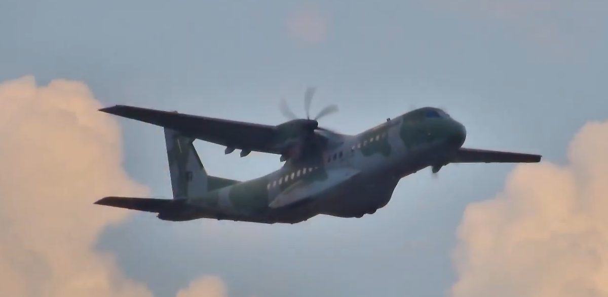 Avião com corpos de vítimas decola de Curitiba