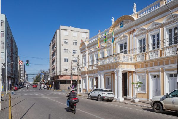 Mais de 150 mil eleitores vão às urnas em Rio Grande