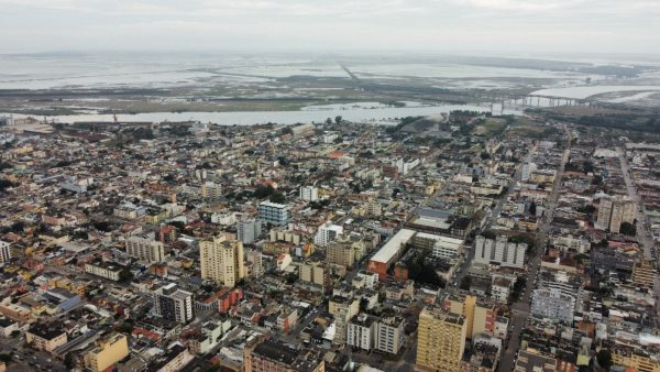 Chuva fraca e vento forte marcam a manhã desta quinta-feira em Pelotas