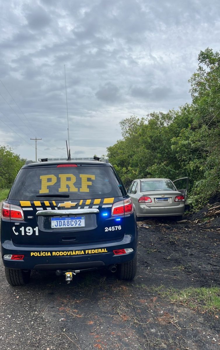 Carro roubado em Pelotas é recuperado na divisa com Rio Grande