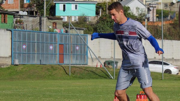 Lobo anuncia lateral-esquerdo Bruno Ré