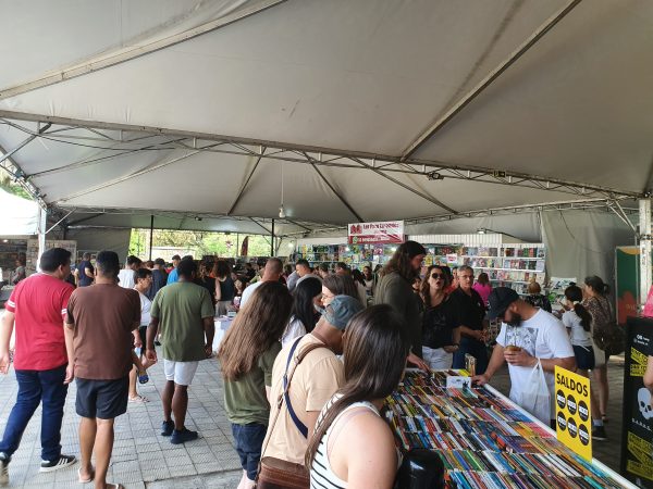 Final de semana de movimentação intensa na 50ª Feira do Livro de Pelotas