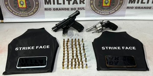 Homens são presos por porte ilegal de arma de fogo