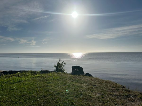 Véspera de feriado com sol entre nuvens na Zona Sul