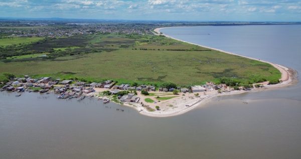 Salinização da água da lagoa anima pescadores por safra de camarão