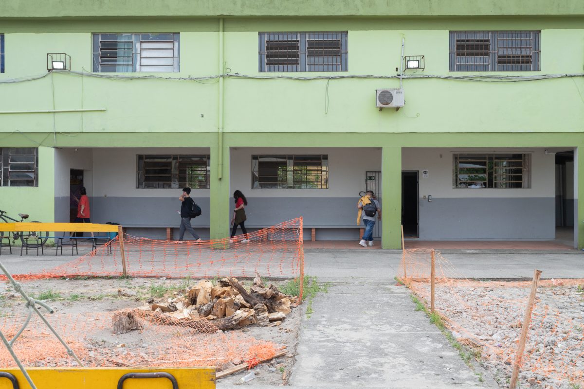 Obras na escola Félix da Cunha estão paradas 20 dias depois do início