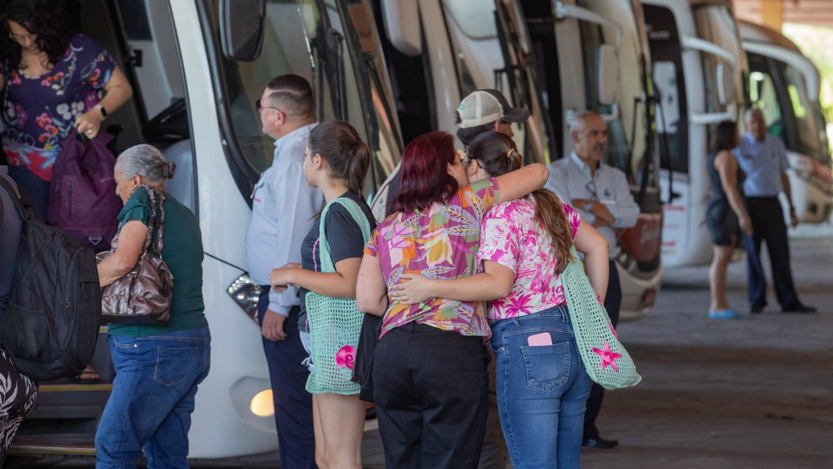 Feriadão de muitas chegadas e partidas na rodoviária