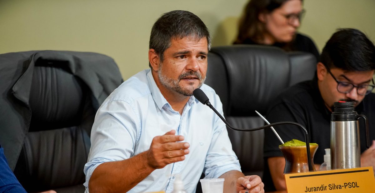 Líder do governo critica aumento do ônibus