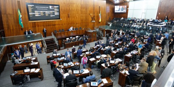 Assembleia aprova reajuste de 5,25% no salário mínimo regional