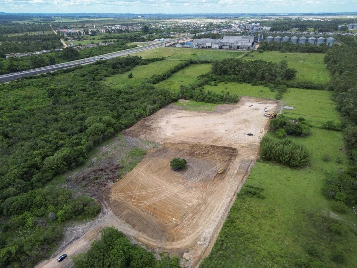 Obra do novo estádio do Farroupilha avança com nivelamento do terreno