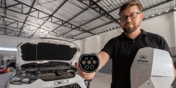 Compra de carros elétricos cresce 105% neste ano em Pelotas