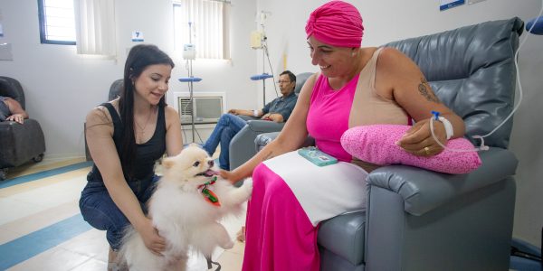 Pets levam alegria e conforto para pacientes da Santa Casa