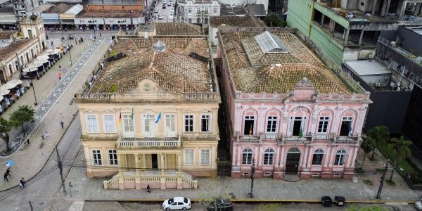 Liminar da Justiça impede aumento de salário de prefeito e vereadores