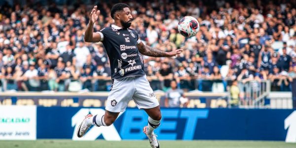 Pelotas anuncia a contratação do lateral-direito Vidal