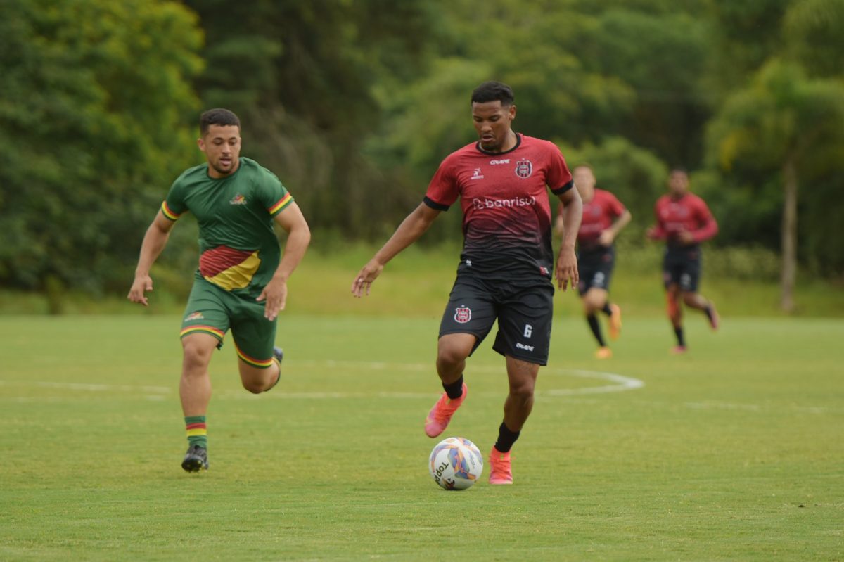 Brasil fará jogo-treino nesta segunda