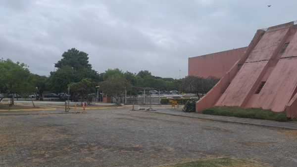 Quarta-feira será de céu cinzento e com pancadas de chuva na Zona Sul